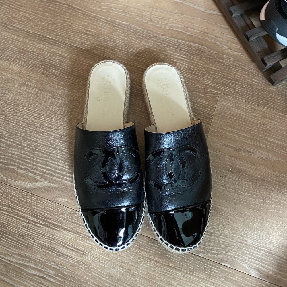 Chanel slides